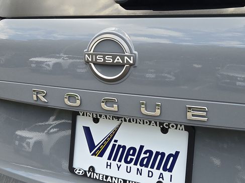 Used 2023 Nissan Rogue SL w/ SL Premium Package image 30