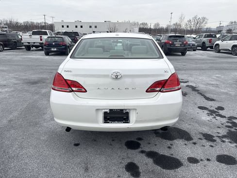 Used 2010 Toyota Avalon XLS image 5