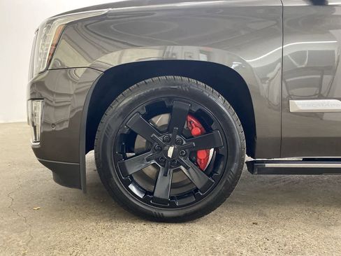 Used 2020 Cadillac Escalade Platinum image 11