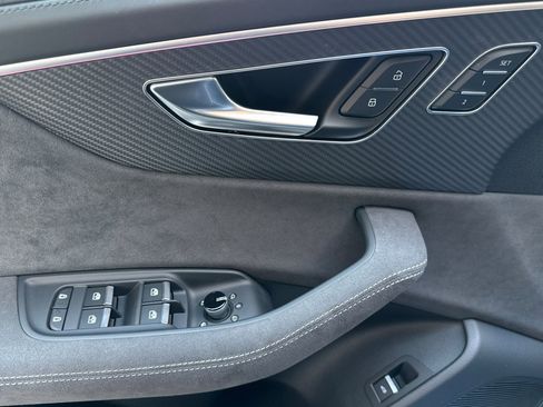 New 2025 Audi RS Q8 performance image 8