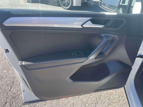 Used 2022 Volkswagen Tiguan S image 16