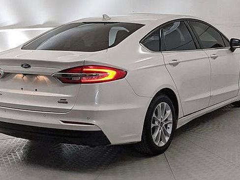 Used 2020 Ford Fusion SE image 3