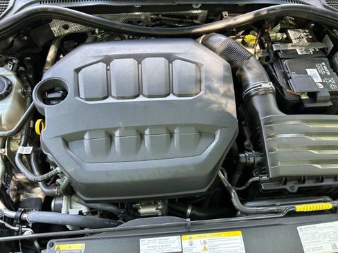 Used 2022 Volkswagen GTI SE FWD image 37