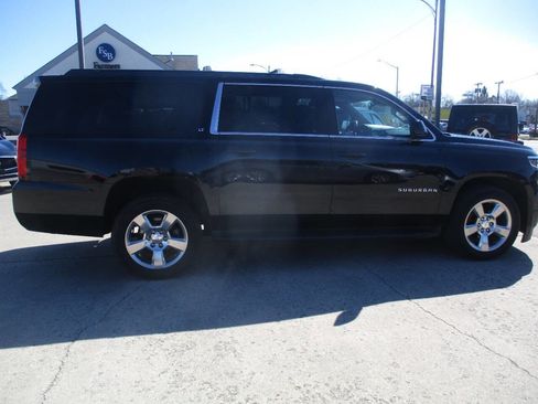 Used 2017 Chevrolet Suburban LT image 7