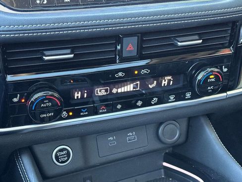 Used 2021 Nissan Rogue Platinum image 21