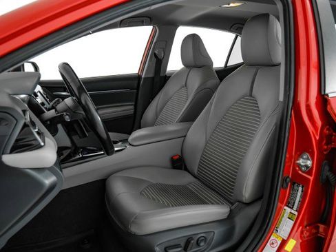 Used 2019 Toyota Camry SE image 29