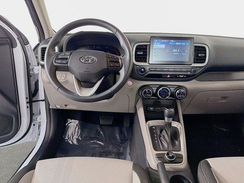Certified 2024 Hyundai Venue SEL image 22