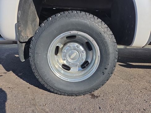 Used 2013 Ford F350 Platinum w/ FX4 Off Road Pkg image 46