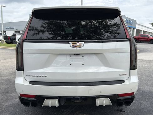 Used 2023 Cadillac Escalade ESV V AWD/4WD image 11