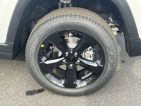 New 2025 Jeep Grand Cherokee Limited image 12