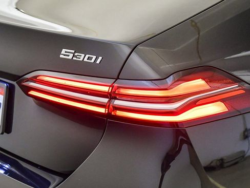 Used 2025 BMW 530i w/ Premium Package image 12