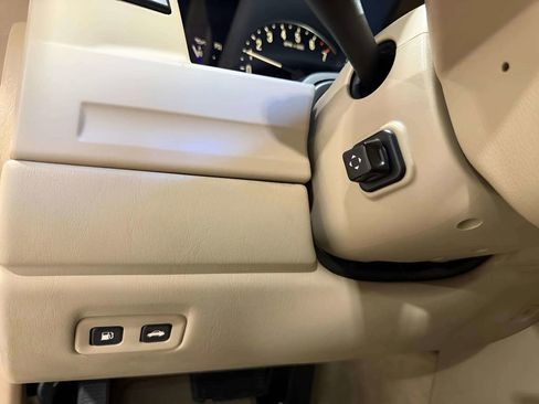 Used 2008 Cadillac XLR RWD image 31