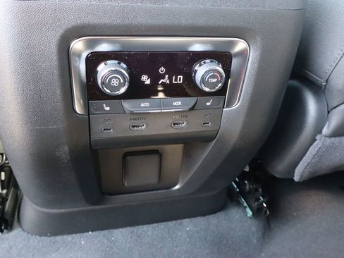 New 2026 Chevrolet Suburban High Country AWD/4WD image 27