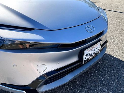 Used 2023 Toyota Prius XLE image 29