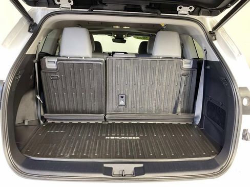 Used 2023 Toyota Highlander XLE image 8