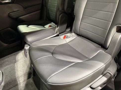 Certified 2023 Toyota Highlander XLE image 21