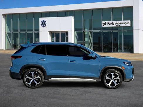 New 2026 Volkswagen Tiguan SE FWD image 9