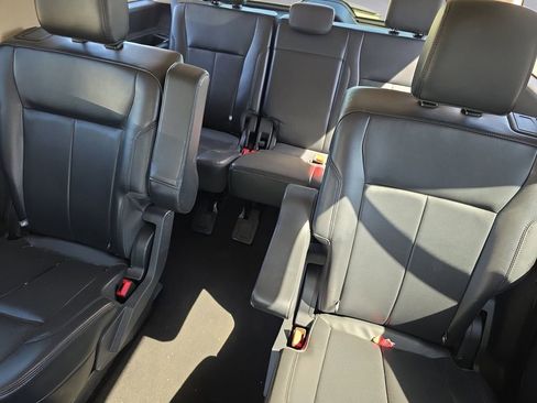 Used 2024 Ford Expedition XLT RWD image 13