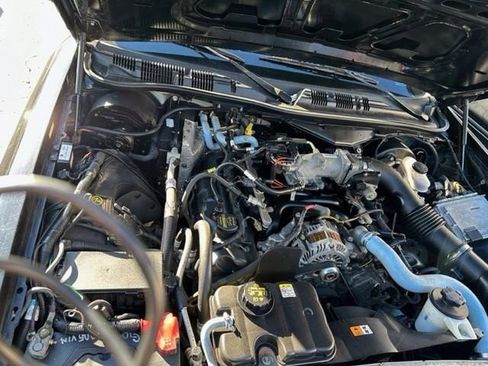 Used 2011 Ford Crown Victoria Police Interceptor w/ Base Police Prep Strobe Pkg image 12