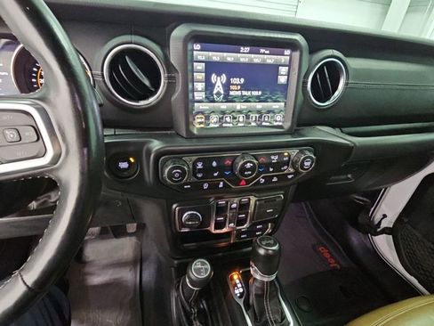 Used 2022 Jeep Wrangler Unlimited Sahara w/ Cold Weather Group AWD/4WD image 14