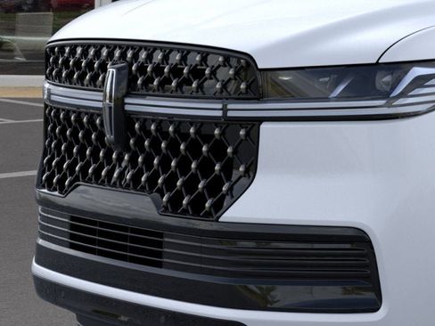 New 2026 Lincoln Navigator Black Label w/ Black Label Special Edition AWD/4WD image 17