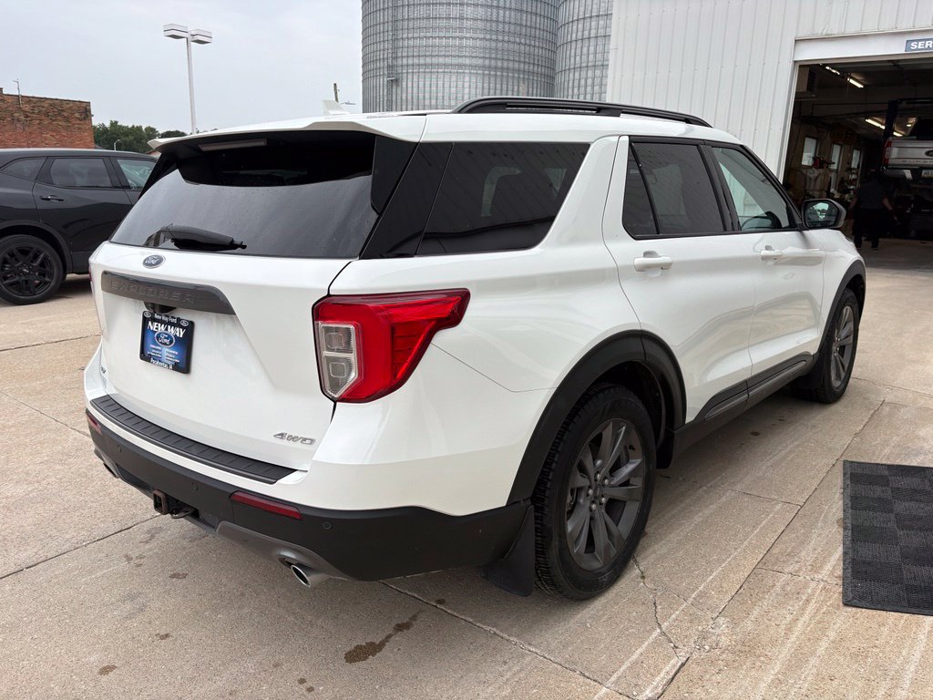 Used 2021 Ford Explorer XLT w/ Equipment Group 202A AWD/4WD image 3