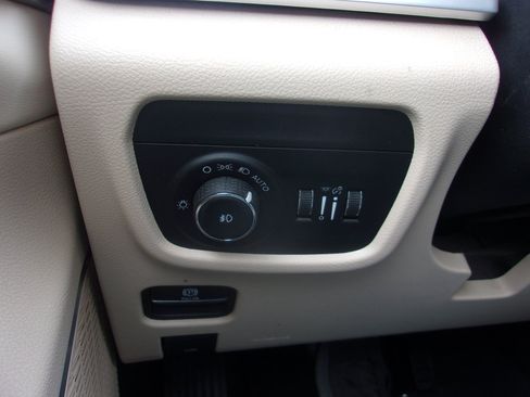 Used 2022 Jeep Grand Cherokee L Limited AWD/4WD image 30