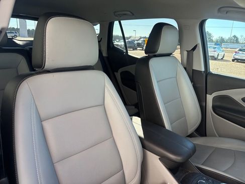 Used 2024 GMC Terrain SLT w/ Tech Package image 15