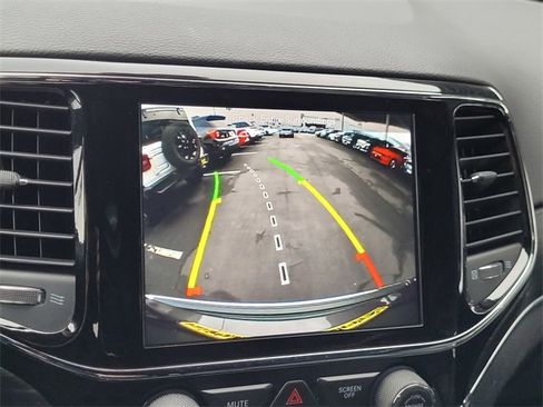 Certified 2019 Jeep Grand Cherokee Limited image 10