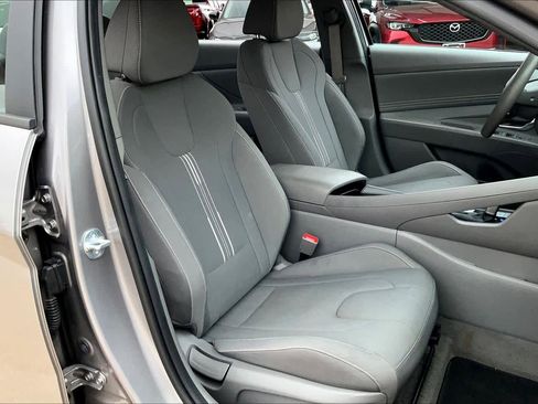 Used 2023 Hyundai Elantra SEL w/ Convenience Package FWD image 9