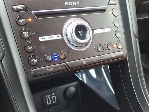 Used 2019 Ford Fusion Energi Titanium FWD image 14