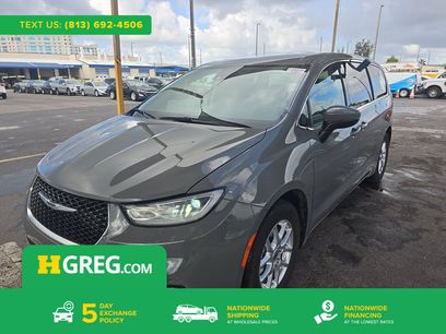 Used 2023 Chrysler Pacifica Touring-L