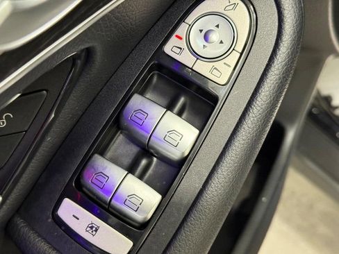 Used 2022 Mercedes-Benz GLC 300 4MATIC image 18