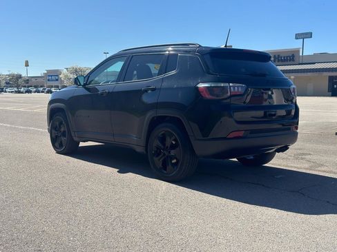 Used 2021 Jeep Compass Latitude FWD image 3