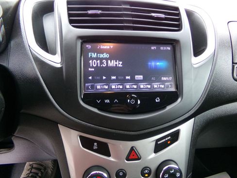 Used 2016 Chevrolet Trax LT w/ LT Sun and Sound Package AWD/4WD image 18