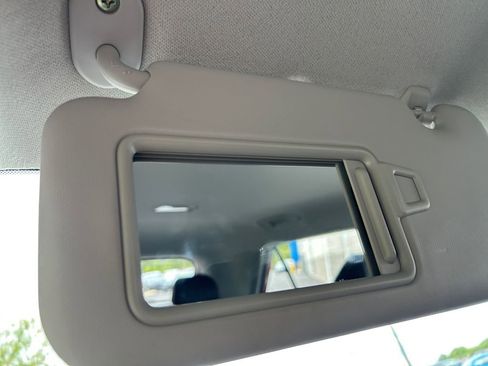 Used 2023 Hyundai Venue SE FWD image 30
