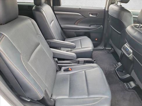 Used 2017 Toyota Highlander Limited image 13