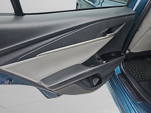 Used 2025 Toyota Camry SE image 29