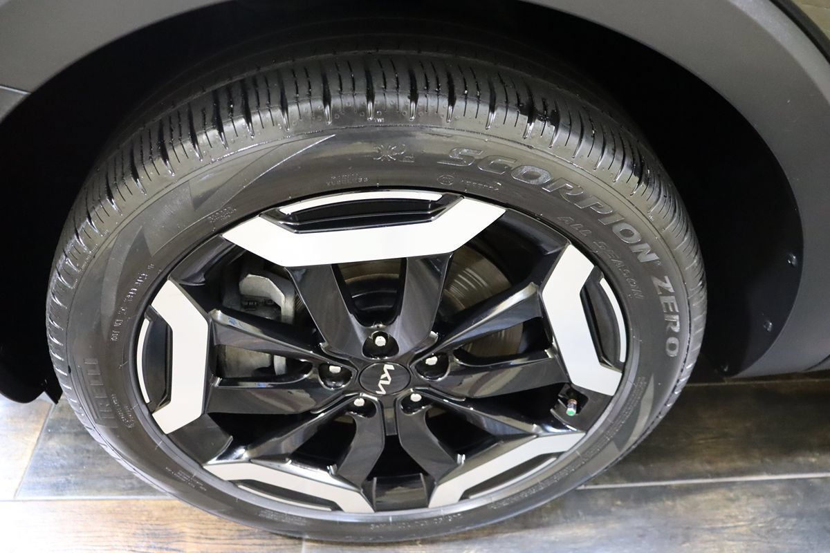 Used 2024 Kia Telluride EX w/ EX Captain's Chair Package FWD image 23