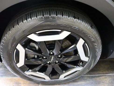 Used 2024 Kia Telluride EX w/ EX Captain's Chair Package FWD image 23