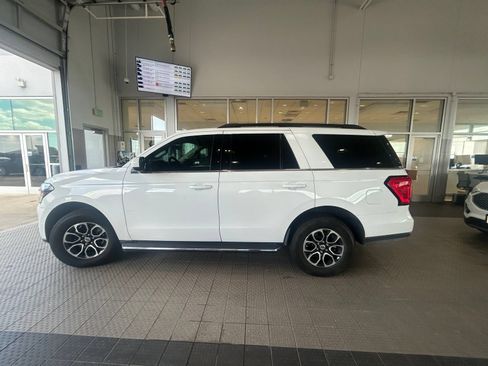 Used 2023 Ford Expedition XLT RWD image 6