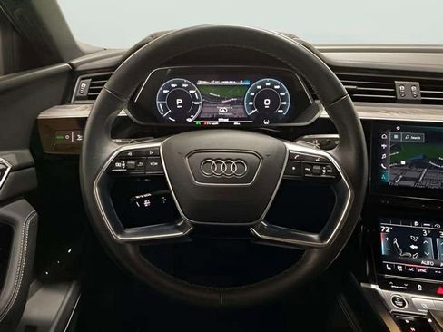 Used 2022 Audi e-tron Premium Plus w/ Premium Plus Package image 25