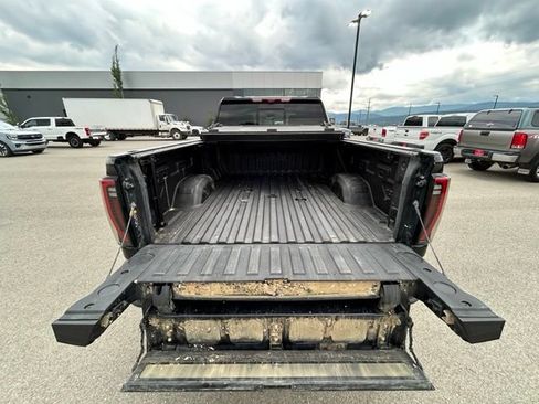 Used 2024 GMC Sierra 2500 AT4 w/ AT4 Premium Plus Package AWD/4WD image 12