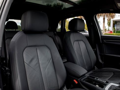 Used 2020 Audi Q3 2.0T Premium w/ Convenience Package image 31