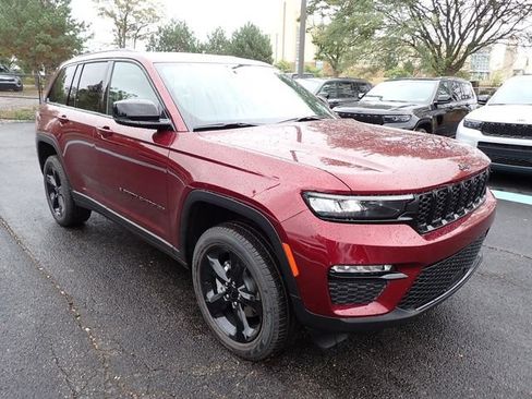 New 2025 Jeep Grand Cherokee Limited w/ Black Appearance Package AWD/4WD image 8