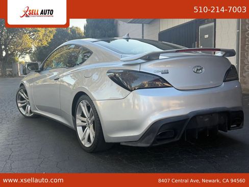 Used 2011 Hyundai Genesis 3.8 RWD image 6