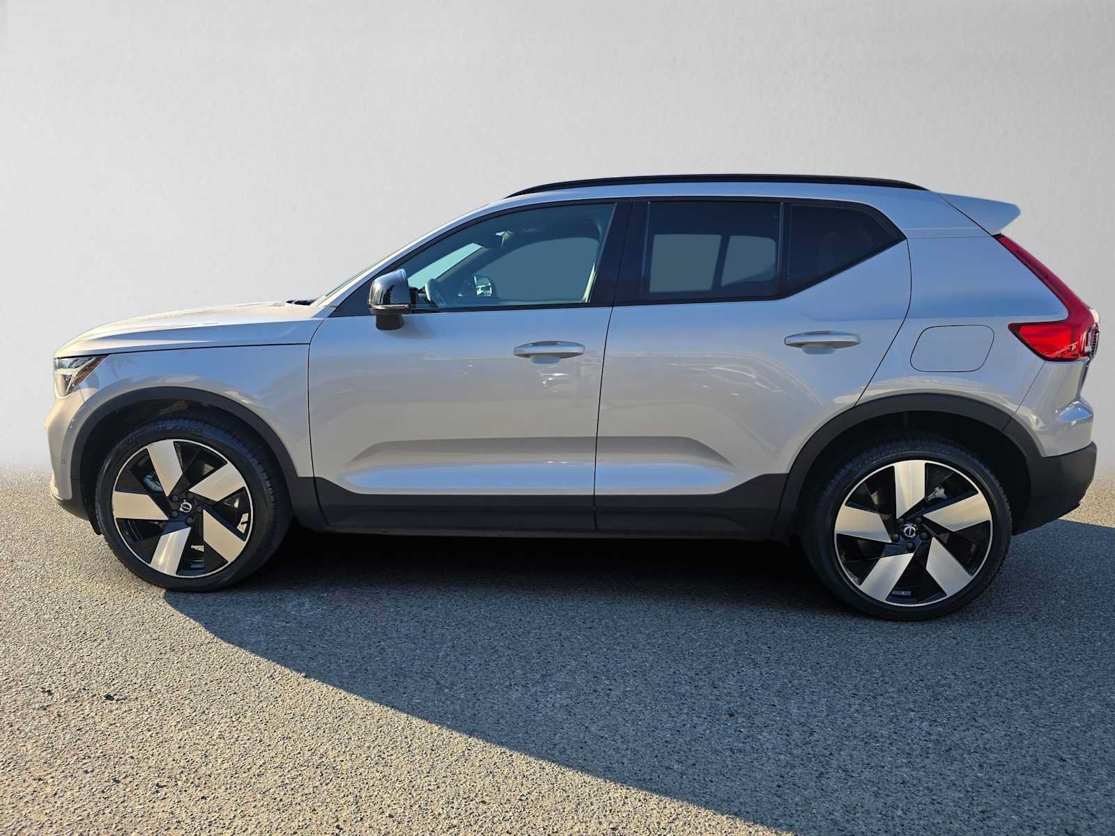 Used 2023 Volvo XC40 Recharge Ultimate AWD/4WD image 7