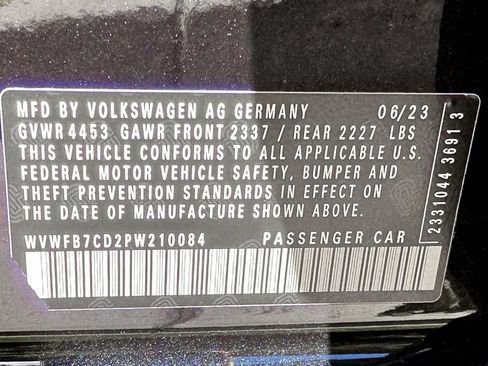 Used 2023 Volkswagen Golf R AWD/4WD image 40
