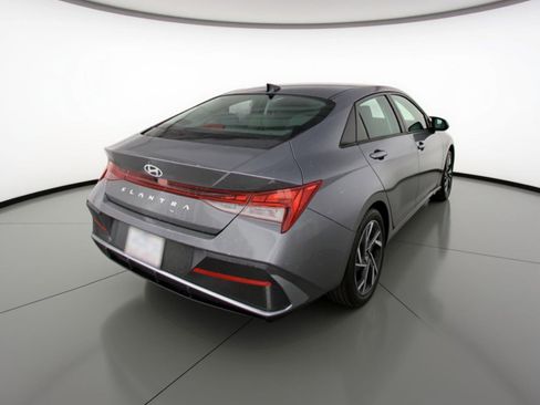 Used 2025 Hyundai Elantra SEL FWD image 9