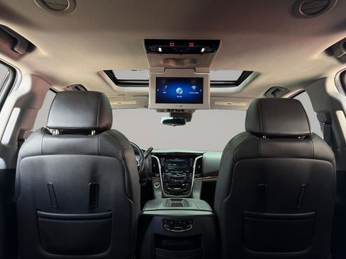 Used 2018 Cadillac Escalade Premium Luxury RWD image 27